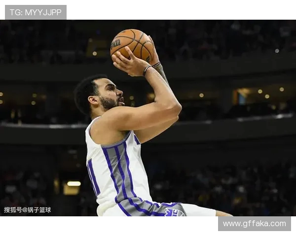 湖人次轮捡漏！蒂耶罗空降洛杉矶晒照，美媒盛赞突破如加农炮(1)